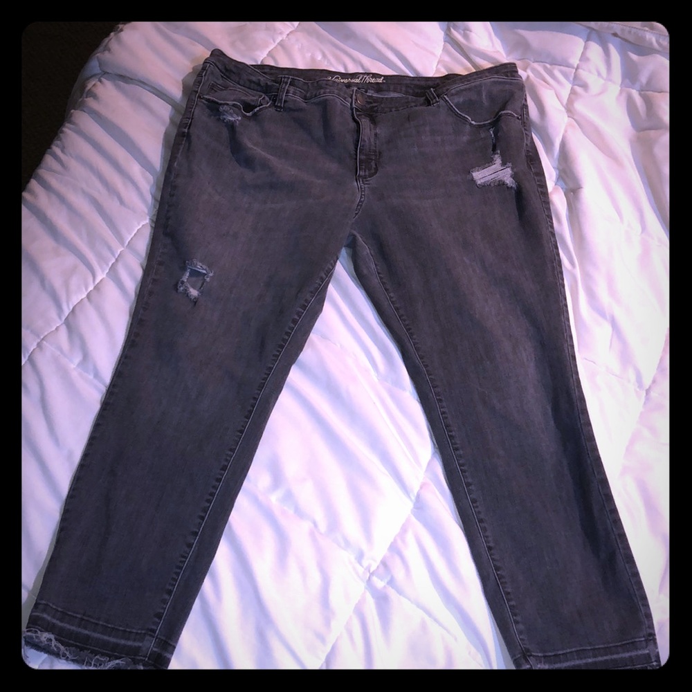🖤Grey Distressed Skinny Jeans🖤